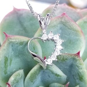 {A Sparkling Heart Necklace} .925 Silver CZ